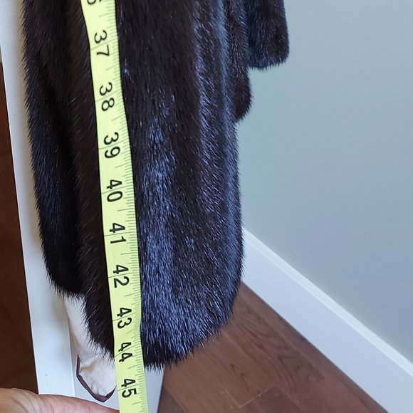 Mint Condition 3/4 length Dark Ranch Mink Coat - Picture 4 of 6